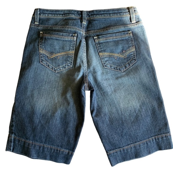 Tommy Hilfiger Jean Shorts Ladies Sz 4 Medium Wash Mid Rise Mid Length Shorts - Picture 4 of 10